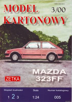 Модель автомобиля Mazda 323FF из бумаги/картона