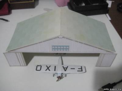 Модель авиационного ангара из бумаги/картона