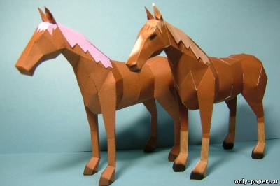 Модели лошадей из бумаги/картона