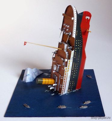 Модель диорамы «Тонущий Титаник» из бумаги/картона