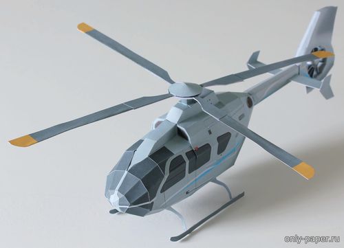 Модель вертолета Eurocopter EC 135 из бумаги/картона