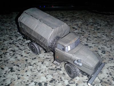 Модель военного грузовика Урал-43206 из бумаги/картона