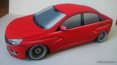 Модель автомобиля Лада Веста из бумаги/картона