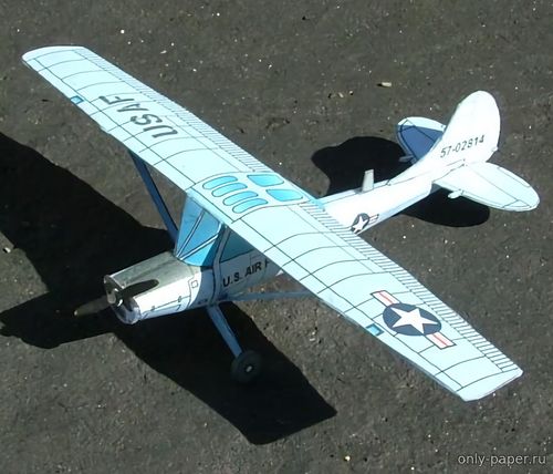 Модель самолета Cessna O1D Bird Dog из бумаги/картона