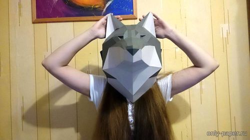 Модель головы волка из бумаги/картона