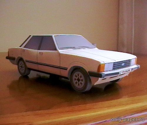 Модель автомобиля Ford Cortina / Taunus из бумаги/картона
