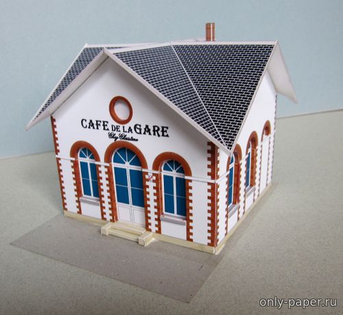 Модель привокзального кафе из бумаги/картона