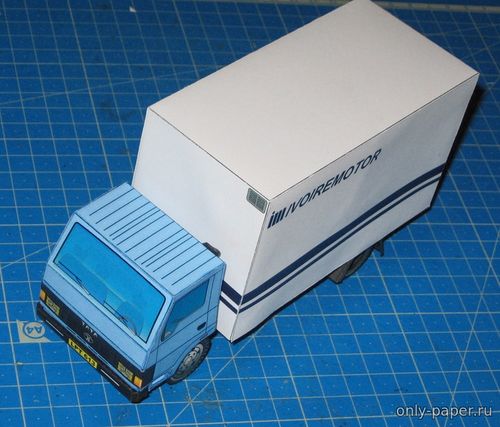 Модель грузовика TATA LP613 из бумаги/картона