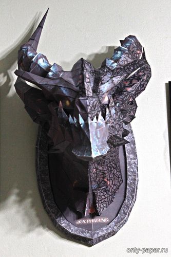 Модель настенного украшения в виде бюста дракона Смертокрыла из бумаги