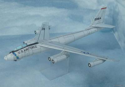 Модель самолета Boeing B-47 Stratojet из бумаги/картона
