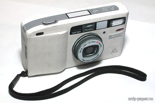 Модель фотоаппарата Ricoh R1s из бумаги/картона