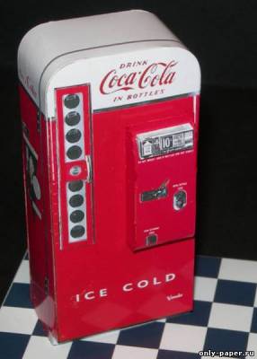 Модель автомата по продаже кока-колы из бумаги/картона