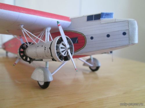 Модель самолета Fokker F-32 из бумаги/картона