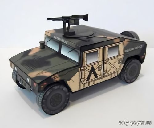 Модель автомобиля HMMWV (Humvee) из бумаги/картона
