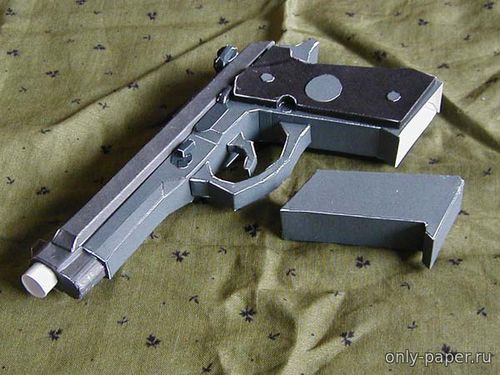 Модель пистолета Беретта М92 из бумаги/картона
