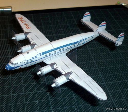 Модель самолета Lockheed L-749 Constellation из бумаги/картона