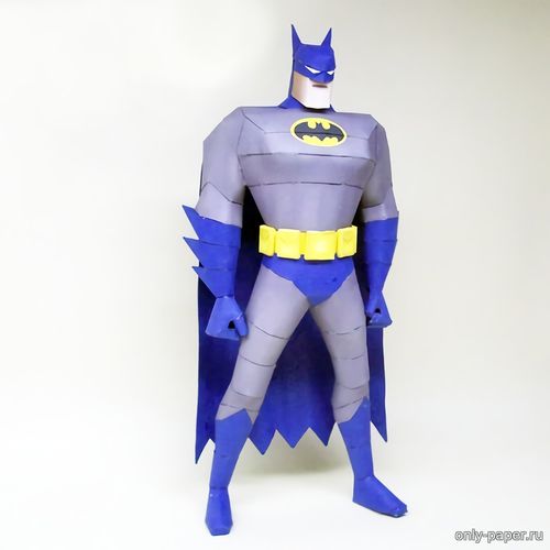 Модель фигуры Бэтмана из бумаги/картона