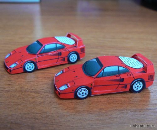 Модель автомобиля Ferrari F40 из бумаги/картона