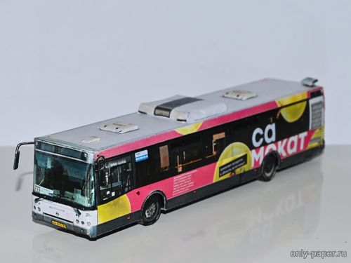 Модель автобуса ЛиАЗ-5292.60 в рекламе «Самокат» из бумаги/картона