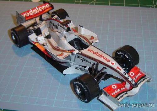 Модель болида McLaren MP4-22 Fernando Alonso 2007 из бумаги/картона