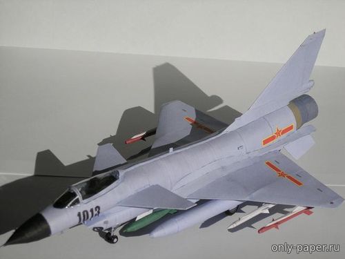Модель самолета Chengdu J-10 из бумаги/картона