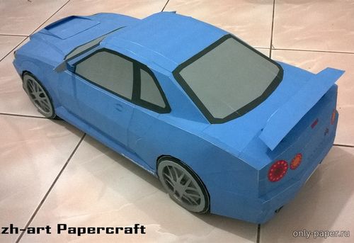 Модель автомобиля Nissan Skyline GTR R34 из бумаги/картона