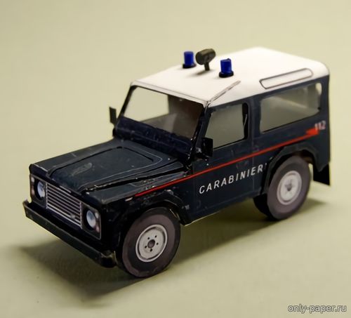 Модель автомобиля Land Rover Defender 90 Carabineri из бумаги/картона