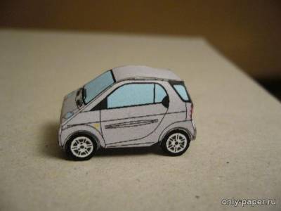 Модель автомобиля Smart City из бумаги/картона