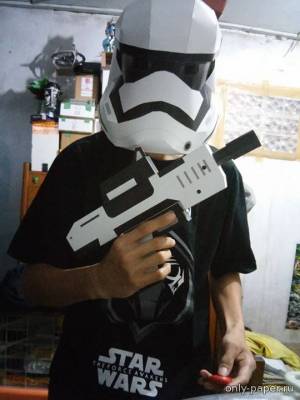 Сборная бумажная модель / scale paper model, papercraft Шлем штурмовика / First Order Stormtrooper Wearable Helmet (Star Wars Ep. VII) 