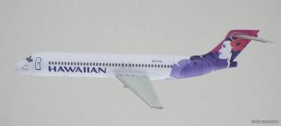 Модель самолета Boeing 717 Hawaiian Airlines из бумаги/картона
