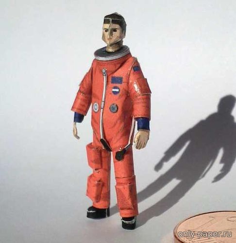 Сборная бумажная модель / scale paper model, papercraft Астронавт в скафандре / Astronaut in ACES-spacesuit 