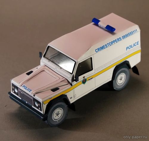 Модель автомобиля Land Rover Defender 110 полиция Гернси из бумаги/кар