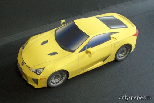 Модель автомобиля Lexus LFA из бумаги/картона