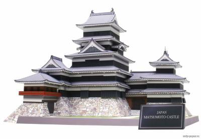 Модель замка Мацумото из бумаги/картона