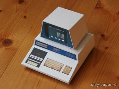 Модель компьютера Commodore PET из бумаги/картона