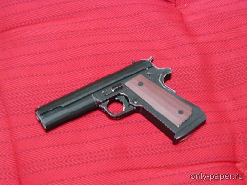Модель пистолета Colt M1911A1 из бумаги/картона