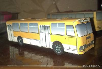 Модель автобуса ЛиАЗ 677М из бумаги/картона
