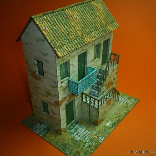 Модель двухэтажного дома из бумаги/картона