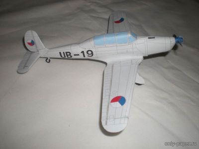 Модель самолета Avia C.2B из бумаги/картона