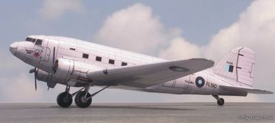 Модель самолета Douglas C-47 D-Day Doll из бумаги/картона