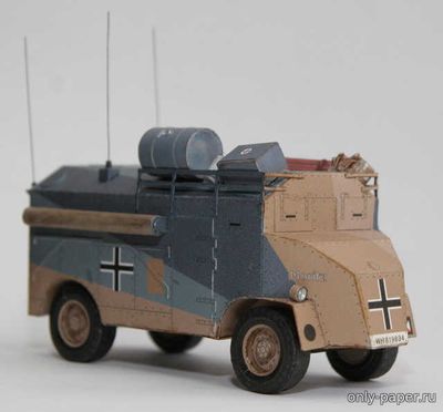 Модель бронеавтомобиля AEC Dorchester из бумаги/картона