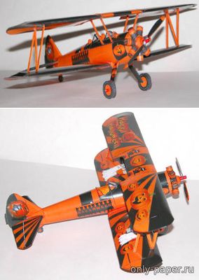 Модель самолета Stearman PT-17 Kaydet из бумаги/картона