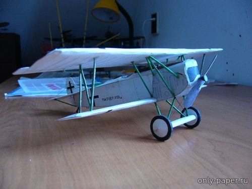 Модель самолета Fokker DVII из бумаги/картона
