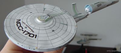 Модель звездолета USS Enterprise NCC-1701 из бумаги/картона