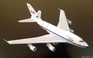 Модель самолета Boeing B-747SP DLR Sofia из бумаги/картона