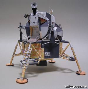 Модель лунного посадочного модуля из бумаги/картона