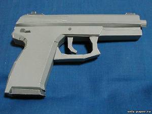Модель полуавтоматического пистолета Heckler & Koch MK23 из бумаги