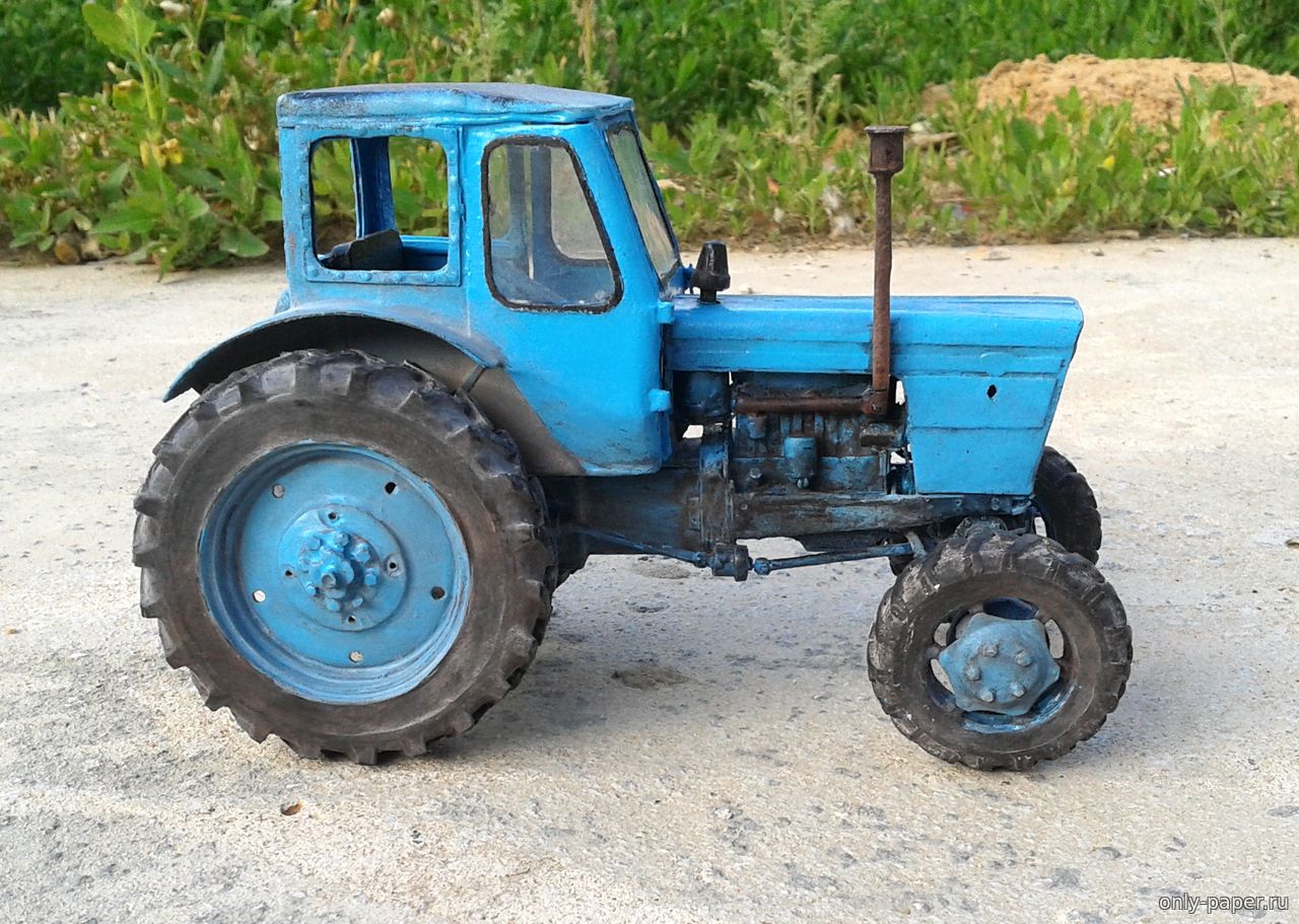 Трактор Беларус МТЗ 52 из бумаги и трактор МТЗ 80