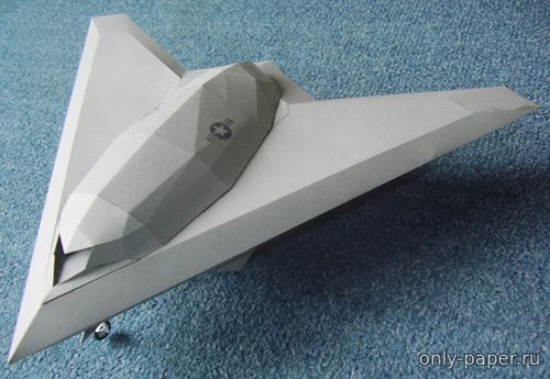 Модель БПЛА Boeing X-45C из бумаги/картона