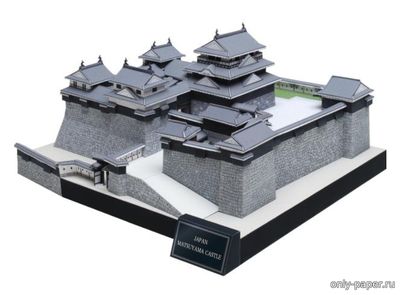 Модель замка Мацуяма из бумаги/картона